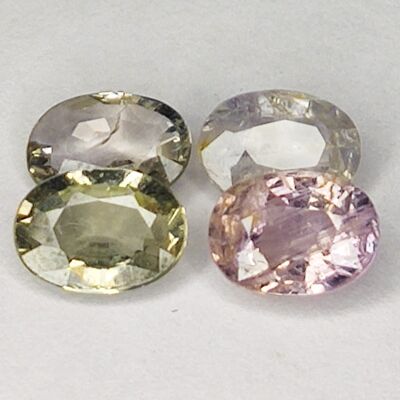 3,85 ct mehrfarbiger Saphir im Ovalschliff 6,9 x 5,1 mm, 4 Stk