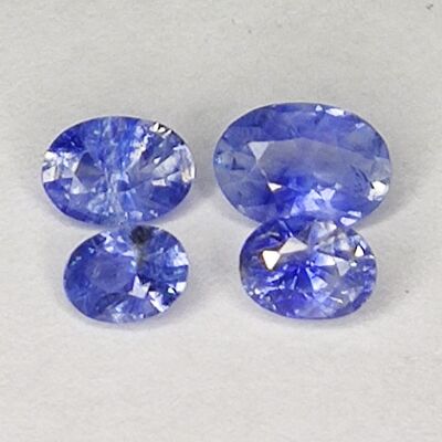1,87 ct blauer Saphir im Ovalschliff 6,3 x 4,5 mm, 4 Stk
