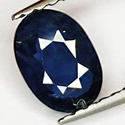 0,70 ct Blauer Saphir im Ovalschliff, 6,8 x 4,8 mm