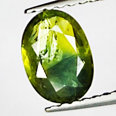 0,92 ct Grüner Saphir im Ovalschliff 7,1 x 5,3 mm