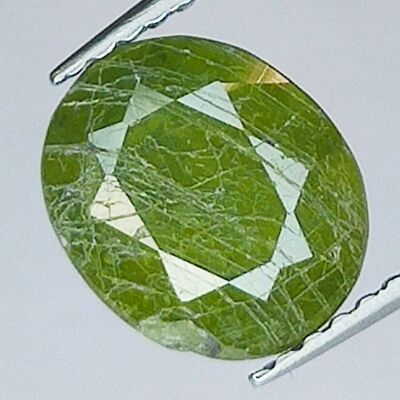 Zaffiro verde da 6,29 ct taglio ovale 9,1x7,5 mm