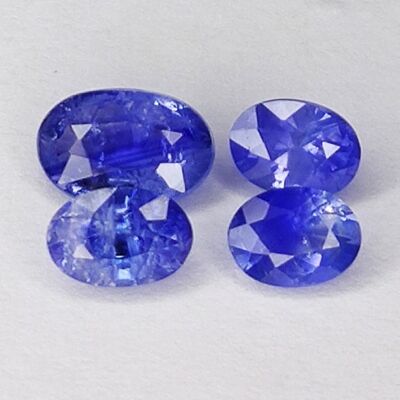 1,93 ct Blauer Saphir im Ovalschliff 6,5 x 4,3 mm, 4 Stk