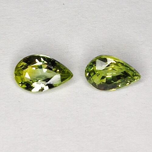 0.96ct Pareja Zafiro de Songea verde talla pera 5.7x3.7mm