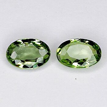 1.04ct Couple Saphir Songea Vert Coupe Ovale 5.9x4.0mm 1