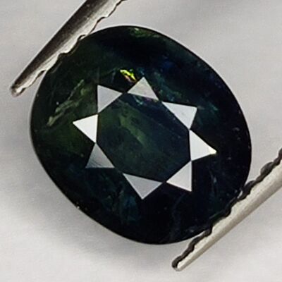 Saphir Bleu 1.57ct taille ovale 7x6mm