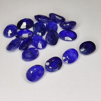 Saphir Bleu 21.17ct taille ovale 7.2x5.3mm 18pcs 2