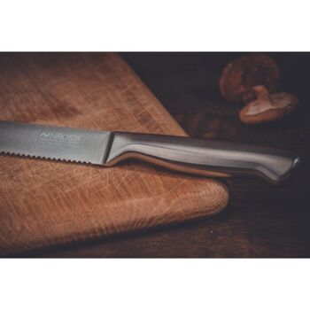 Couteau de cuisine professionnel 24 cm lame crantée Nirosta Star 4