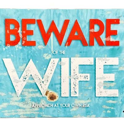 Wandschild aus Metall - Beware Of The Wife