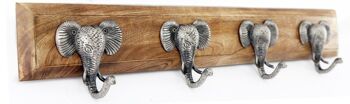 Quatre patères argentées à motif éléphant sur socle en bois 1