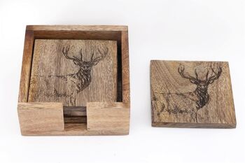 Ensemble en bois de 4 sous-verres de cerf gravés 1