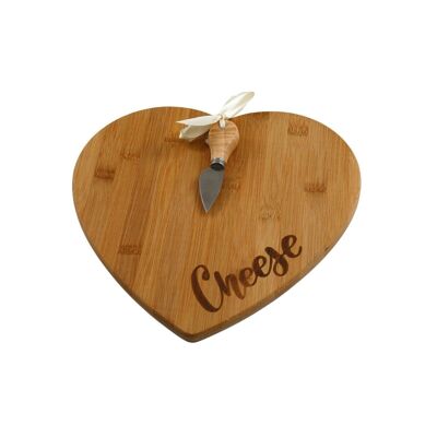 Tabla de quesos en forma de corazón con cuchillo