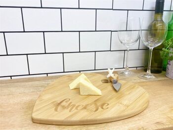 Plateau de fromages en forme de coeur avec couteau 3