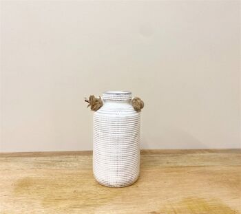 Petit vase en pierre avec anse en corde 5