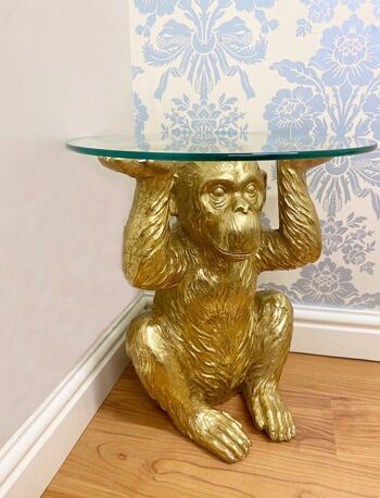 Chimpanzé doré avec table d'appoint en verre 4