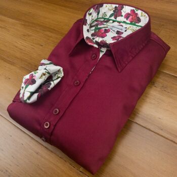 Chemise coupe cintrée bordeaux Grenouille avec accents d'iris rouge 4