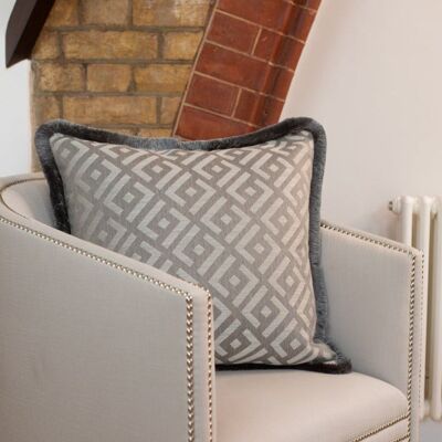 Trellis cushion with fringe - With feather insert