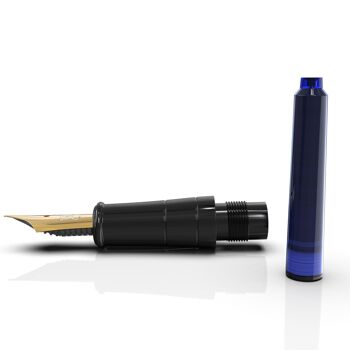 Recharges d'encre pour stylo plume Wordsworth & Black - Lot de 15 cartouches d'encre noires - 15 bleues - Taille standard internationale - Longueur APPR 2,04 pouces - Diamètre de la base APPR 0,24 pouces -… 4