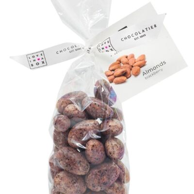Chocolate Almonds Blackcurrant – roasted almonds covered with white chocolate and blackcurrant
