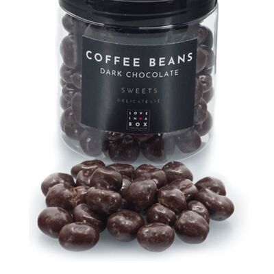 Granos de café con chocolate: granos de café cubiertos con chocolate amargo.