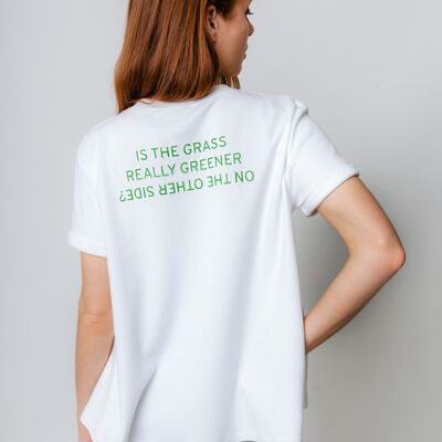 T-shirt fluida 'L'erba dall'altra parte è davvero più verde?'