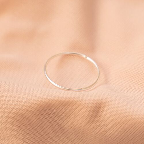 “Gemma" Silver Slim Ring