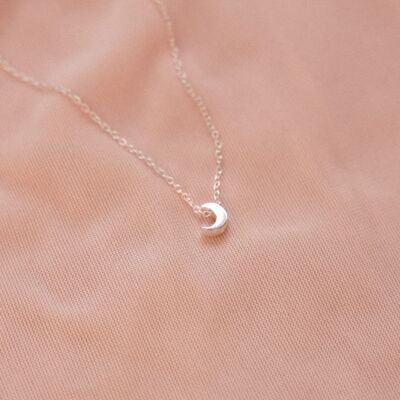 Collana con luna testurizzata in argento sterling "Maria".