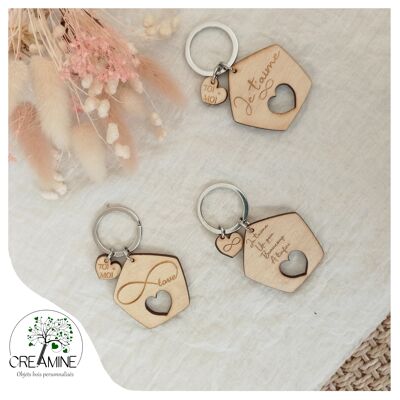 Engraved wood key rings in pentagon format for lovers