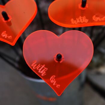 Glowing Graved 'With Love' Hearts x 15 piquets décoratifs pour la Saint-Valentin 25 cm / 10 pouces de haut présentoir de vente SunCatcher Peggy Pot inclus 2