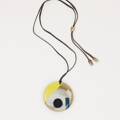 Gortyne pendant in blond horn and tricolor lacquer