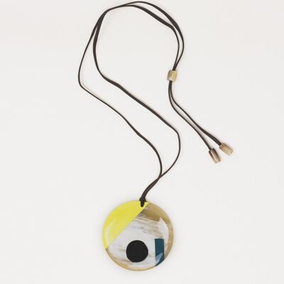 Gortyne pendant in blond horn and tricolor lacquer