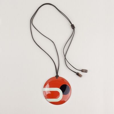 Meander pendant in blond horn and orange and green lacquer