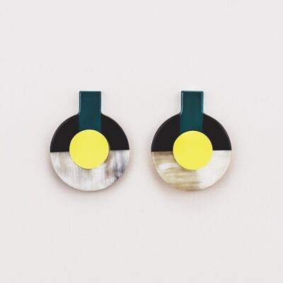 Vestibule earrings in blond horn and tricolor lacquer