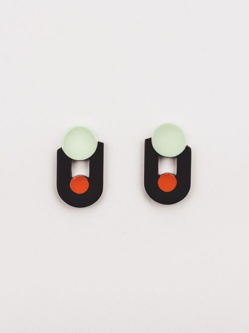Boucles d'oreilles Minotaure en corne noire et laque orange et verte