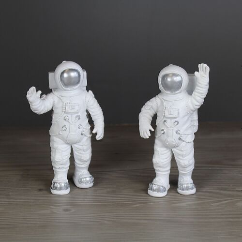 Poly-Astronaut stehend 2-fach sortiert, 7x5,5x14cm, weiß/silber, 702044