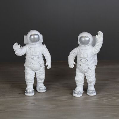 Poly-Astronaut stehend 2-fach sortiert, 7x5,5x14cm, weiß/silber, 702044