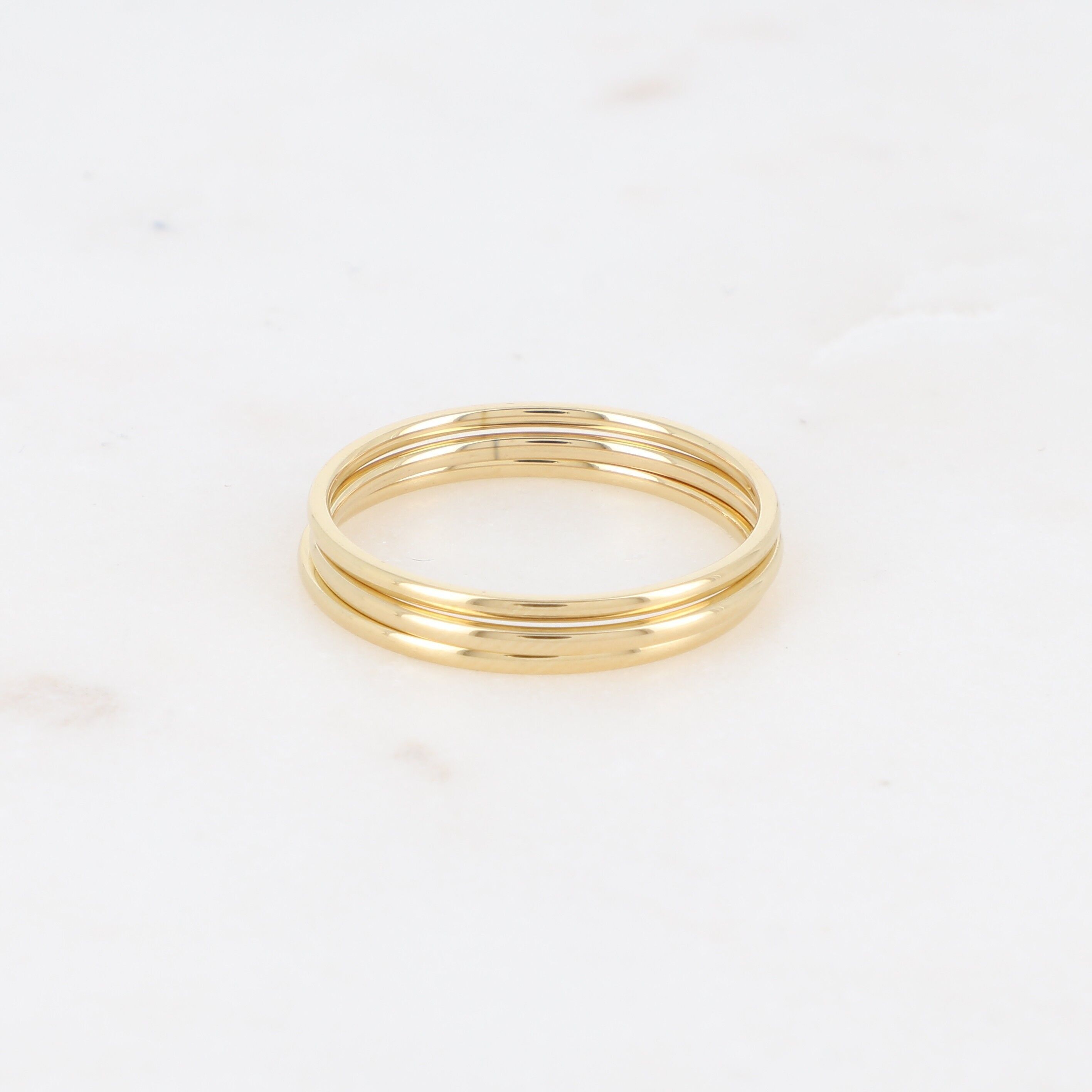 3 sottili anelli d'oro