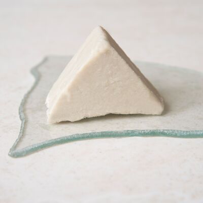Solid shampoo with sweet almond fragrance - 60g