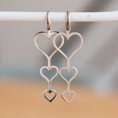 Boucles d'oreilles en acier inoxydable avec des coeurs gracieux longs - argent