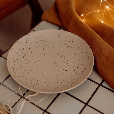 Carmen, the cream stoneware plate