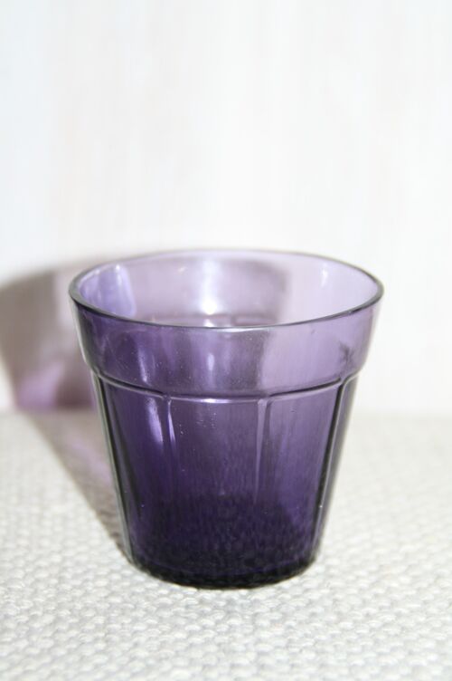 Glas dunkelviolett