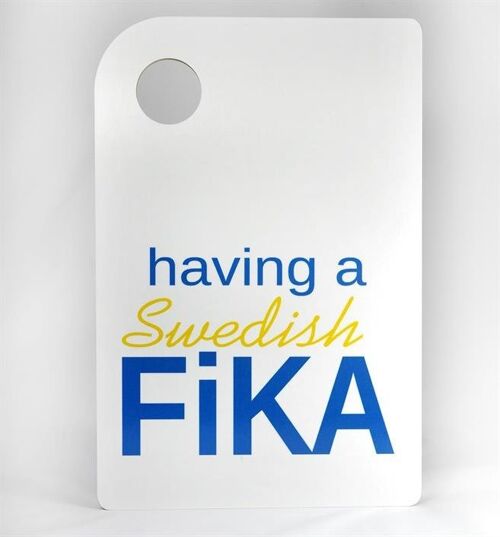 Mellow Design Schneidebrett Swedish Fika ca. 30x20 cm Skärbräda Aufdruck having a Swedish Fika