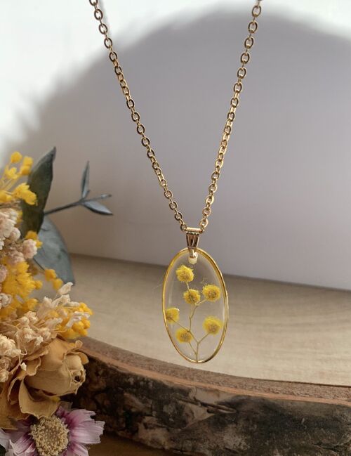 collier fleur séchée Mimosa résine, pendentif ovale doré