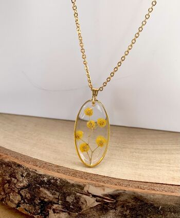 collier fleur séchée Mimosa résine, pendentif ovale doré 3