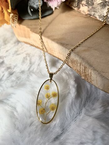 collier fleur séchée Mimosa résine, pendentif ovale doré 8