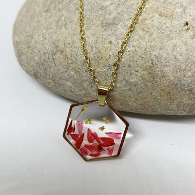 Collier fleur séchée éclats Gypsophile rouge résine, pendentif hexagone doré