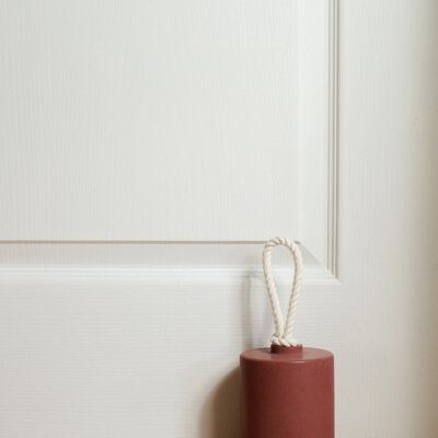 Butée de porte en béton bordeaux