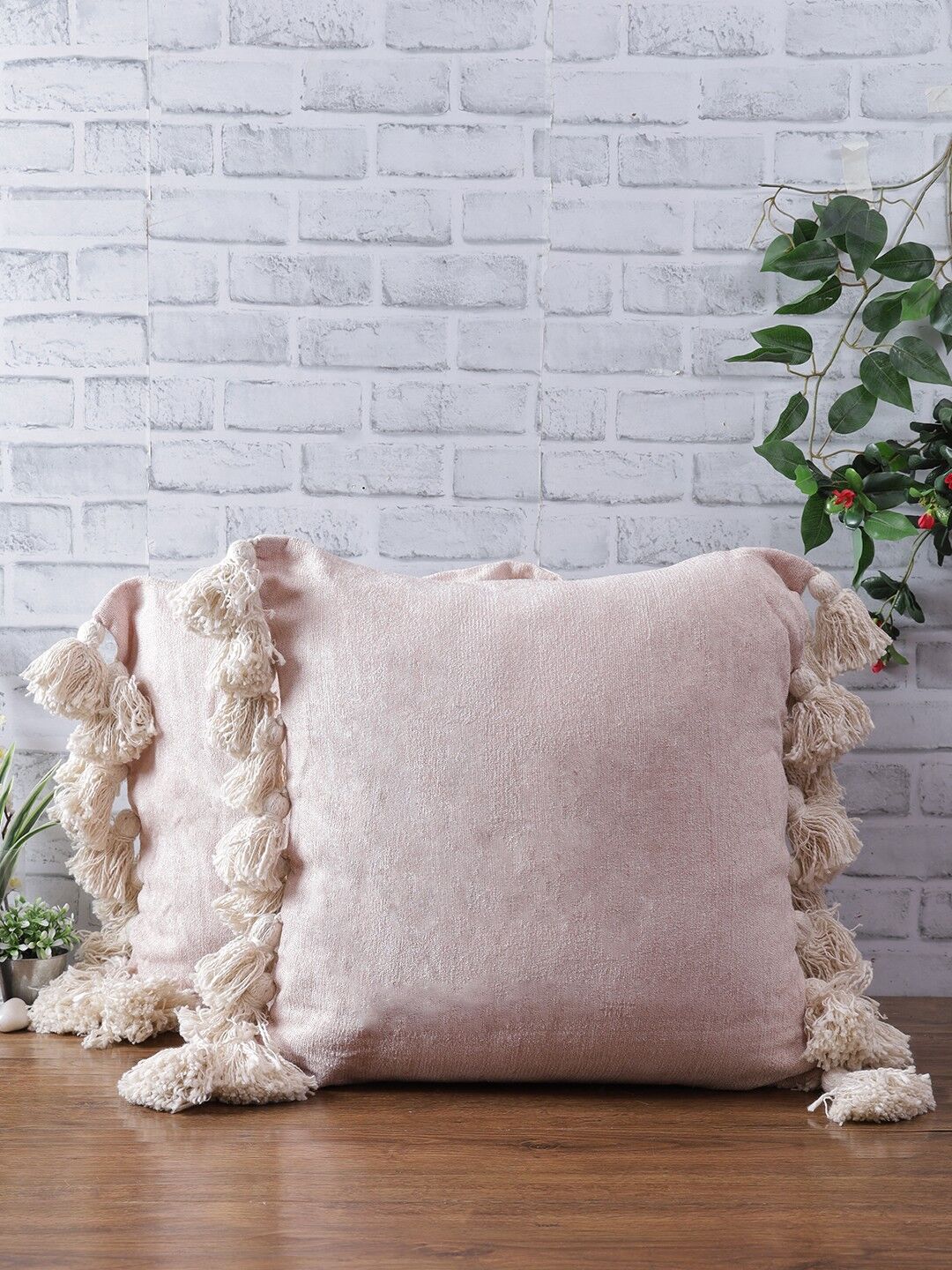 Fodera per cuscino in ciniglia rosa con nappe
