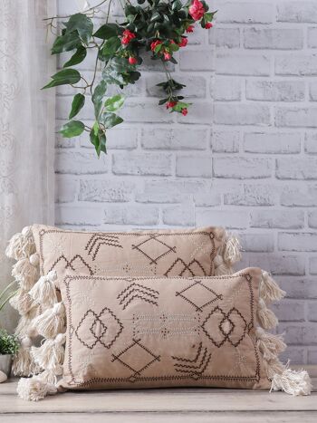 Housse de coussin brodée de style africain 1