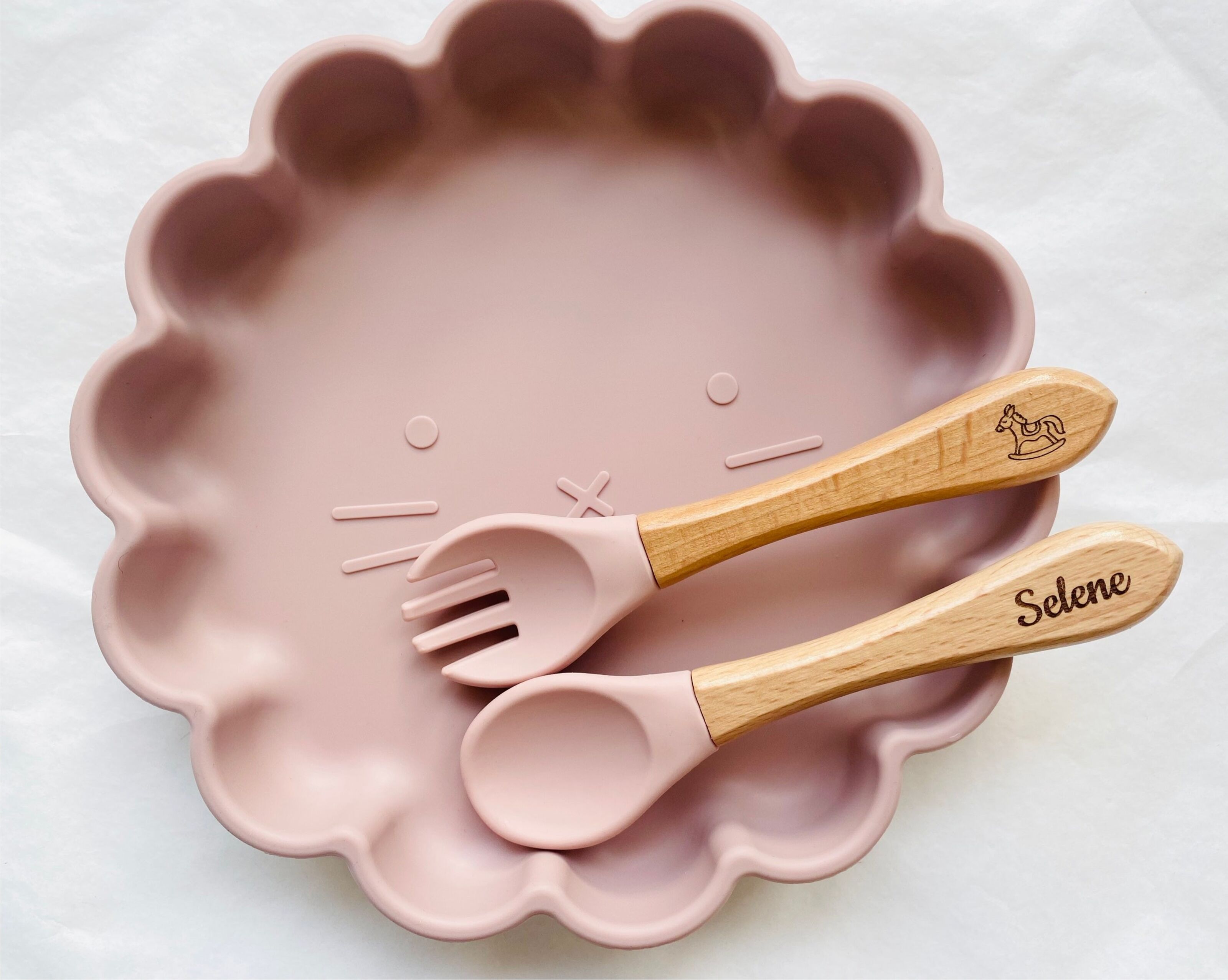 Assiette + couverts enfant bébé personnalisés en bois et silicone