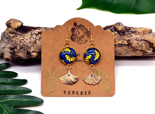 Boucles d'oreilles ethniques wax fleurs ginkgo bleu jaune bijoux dorés femme cabochon de verre Afrique